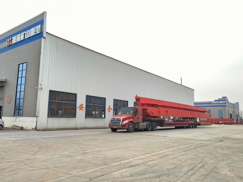 兩臺10噸 跨度28.4米電動葫蘆橋式起重機，發(fā)往山東威海