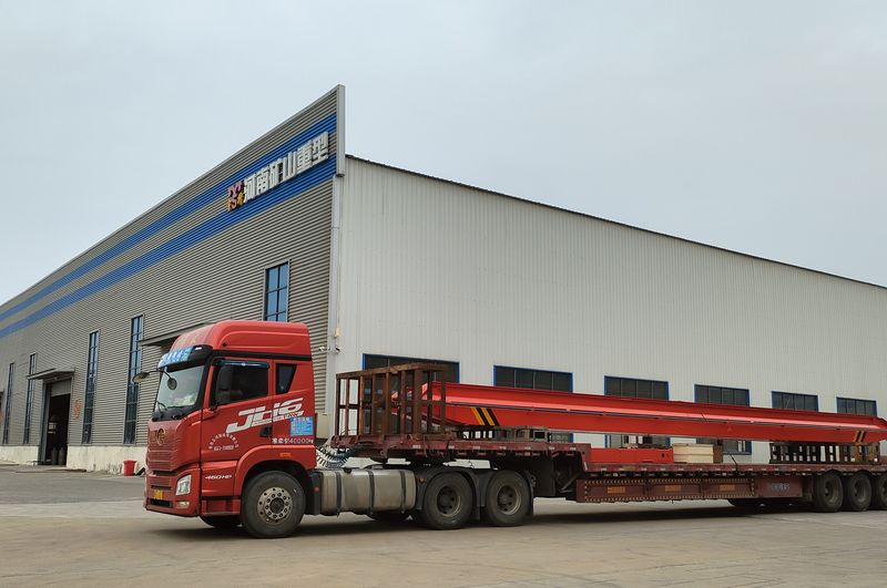 電動單梁起重機3臺 LD5t—16.8m LD3t—16.5m /2臺 制作完成，發(fā)往江西南昌交付客戶使用。